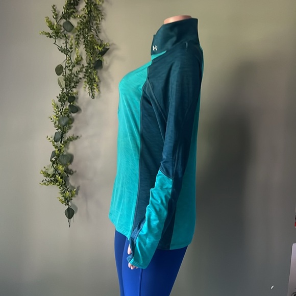 Under Armor long sleeve - Picture 3 of 5